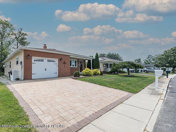2nd image of 33 Bonaire Drive