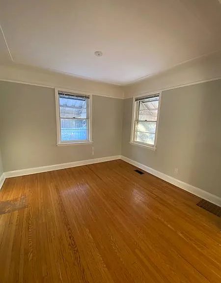 12 Margaret Ave N — Photo 3