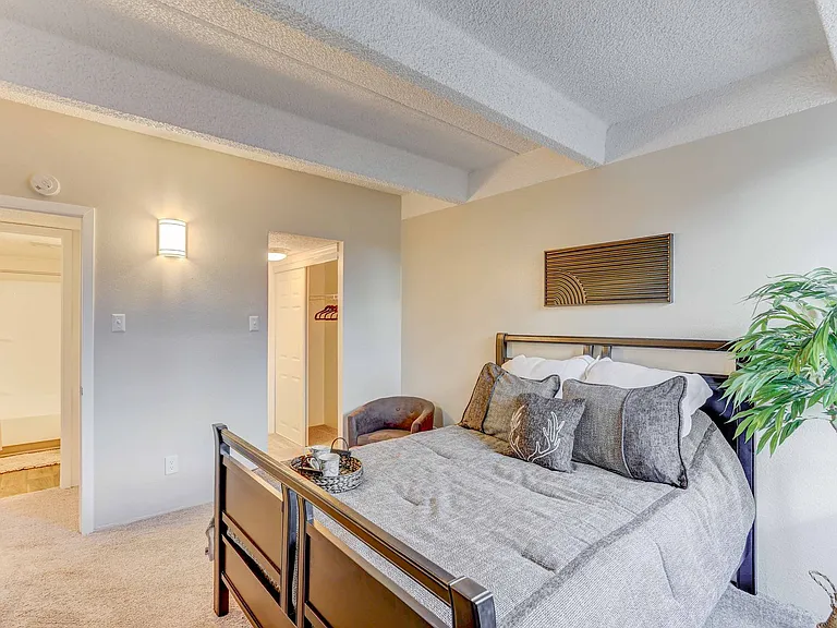 Summit View Village Apartments — Photo 35