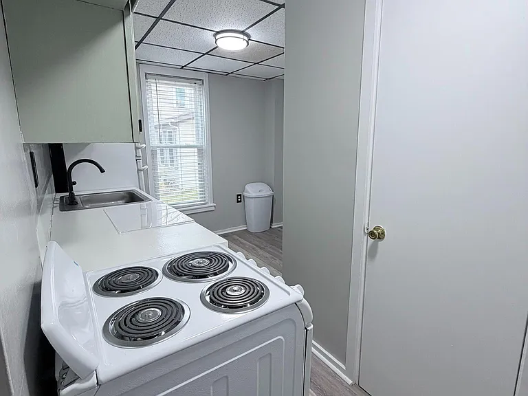 980 Scotland Ave #DOWNSTAIRS — Photo 6