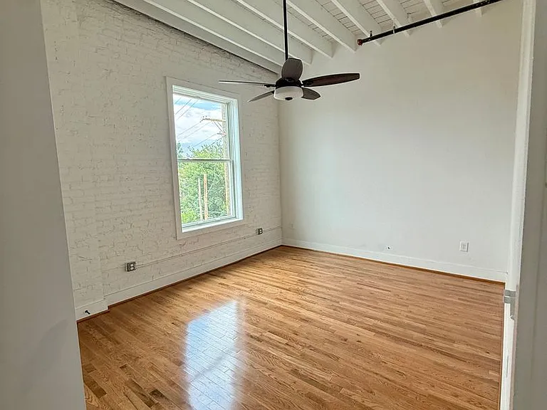 2033 W Broad St — Photo 7
