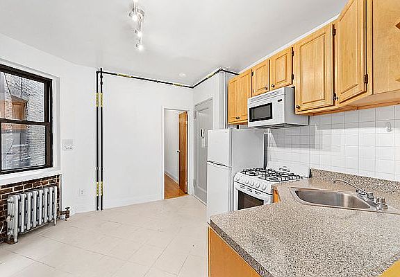 5th image of 258 W 15th St APT 4FE