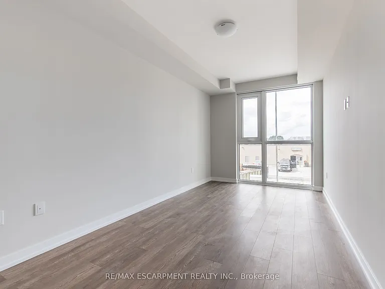 870 Queenston Rd #511 — Photo 22