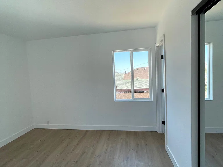 955 N Hicks Ave — Photo 8