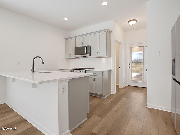 5th image of 104 Ridgedale Aly