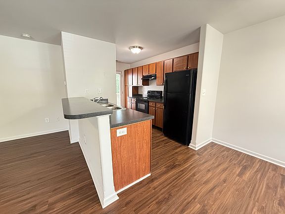 4th image of 401 White Oak Trce