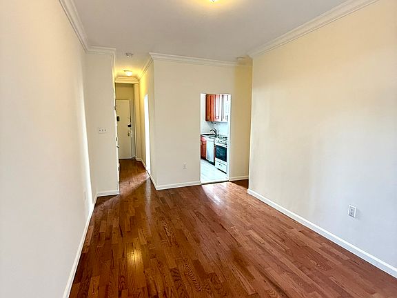 5th image of 3116 32nd St APT 3B