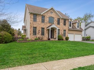 338 Lorraine Dr, Crystal Lake, IL 60012