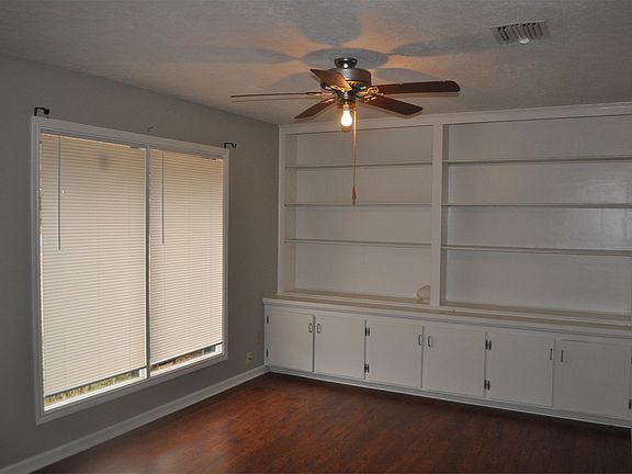3rd image of 811 Seminole Dr