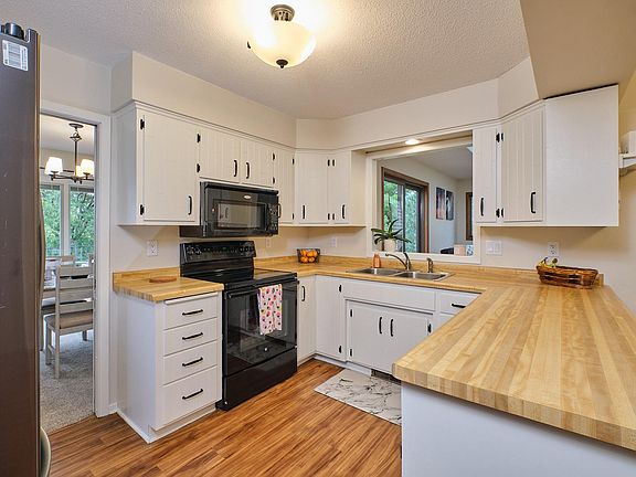 5th image of 2612 28th Ave NW