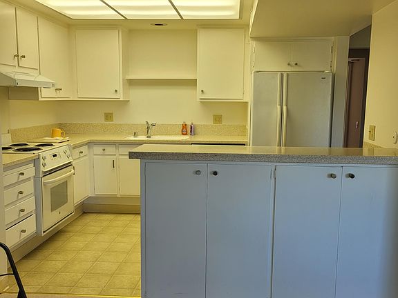 3rd image of 1300 Canyonwood Ct APT 12