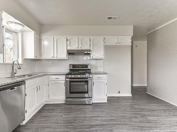 5th image of 4138 Swinden Dr