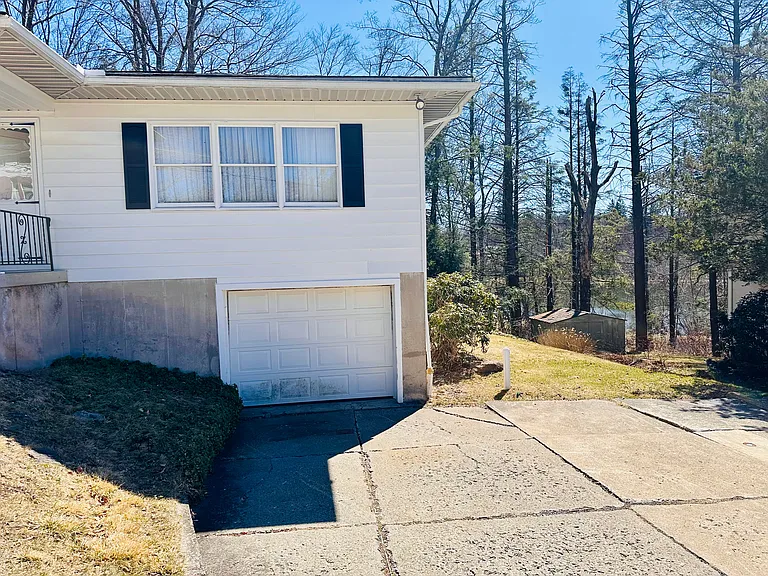 410 Barbara Dr — Photo 6