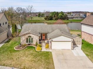 33397 Sunrise Dr, Fraser, MI 48026