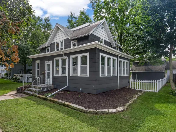 505 E Butler St, Manchester, IA 52057