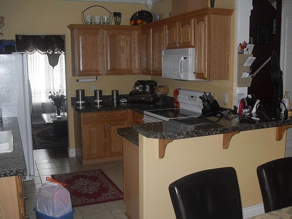 Kitchen with tile granit counter top