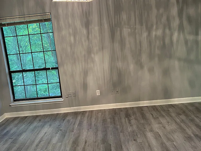 No carpet in bedroom nice size