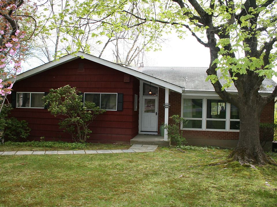 1st image of 111 Willow Dr