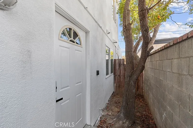 2 bed, 1200 sqft, $3,200 — Photo 1