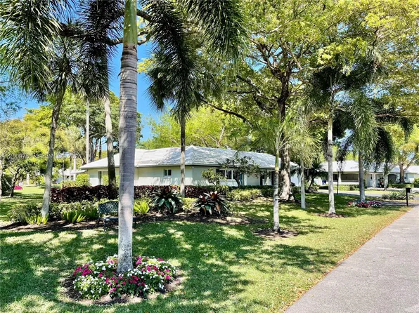 807 E Cypress Ln #V-49, Pompano Beach, FL 33069