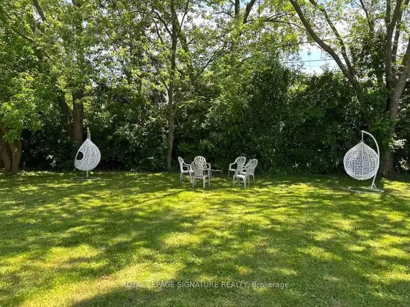 1350 Rebecca St, Oakville, ON L6L 1Z4