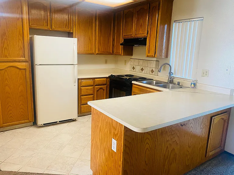 1529 Racquet Club Dr #B — Photo 4