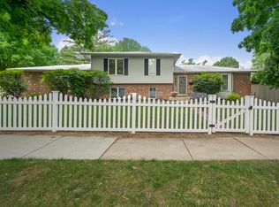 5320 Washington St, Downers Grove, IL 60515