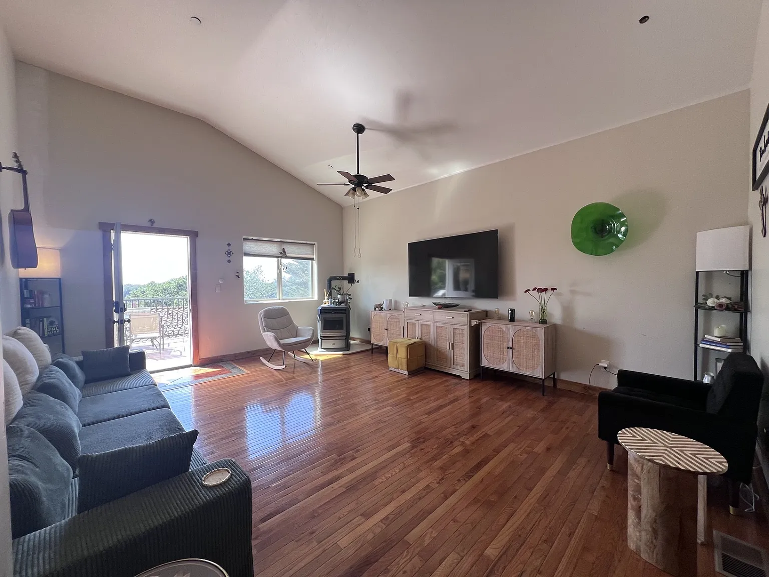2 bed, 1100 sqft, $2,900 — Photo 2
