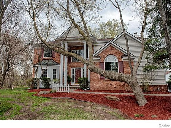 2nd image of 677 River Oaks Dr