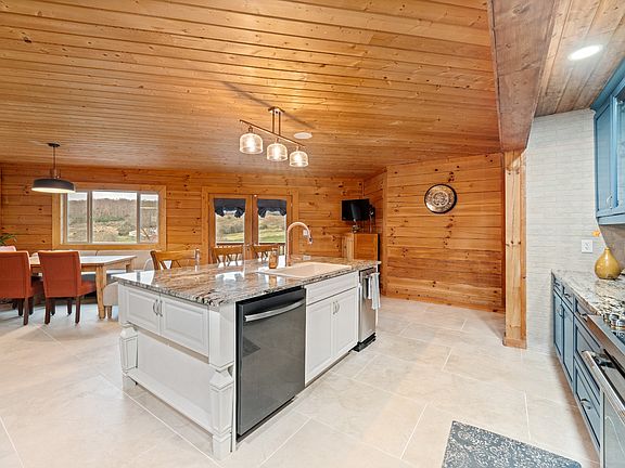 21st image of 2063 Kennedy Creek Rd