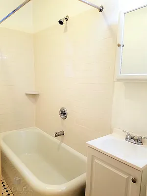 Rented by Hillel Realty Group | media 35