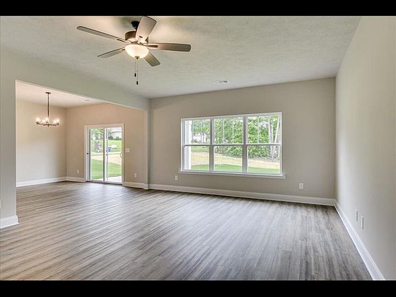 5th image of 705 Sweetgrass Cir
