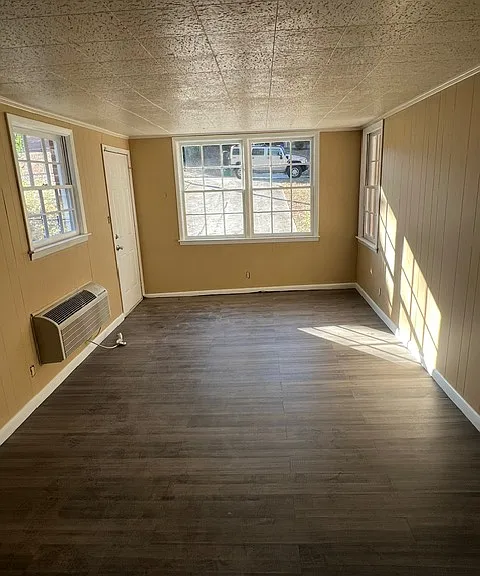2058 Shamrock Dr — Photo 9
