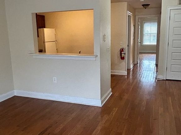 3rd image of 711 Windsor St APT 6