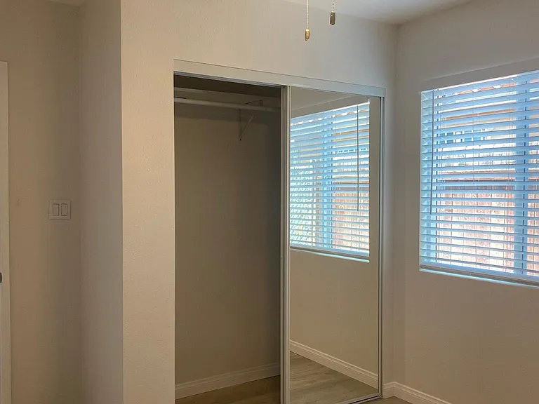 17006 S Berendo Ave — Photo 10