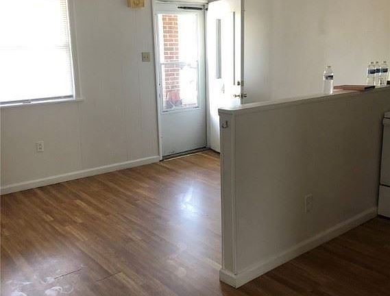 5th image of 1584 W Railroad St