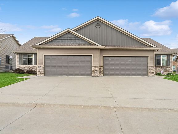 Bi-attached townhome in Windsor Village