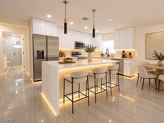 3rd image of 798 Bell Blvd S