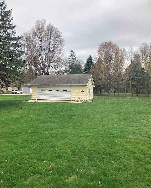 2nd image of 1754 Saint Clair Hwy