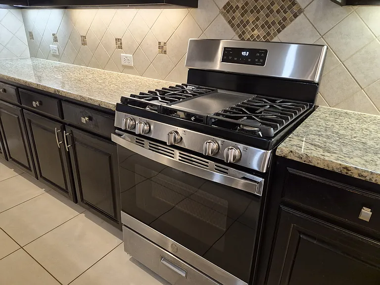 504 Eastland Dr — Photo 7