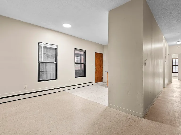 26-28 Lawrence St — Photo 18