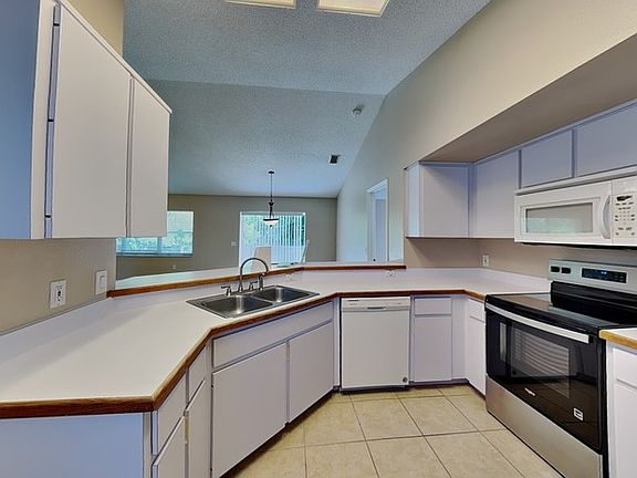 5th image of 7132 Waxwing Dr