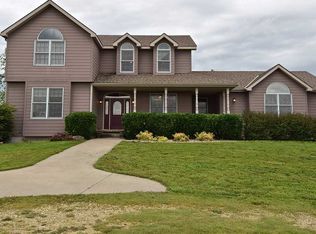 4746 Starfire Ln, Wamego, KS 66547