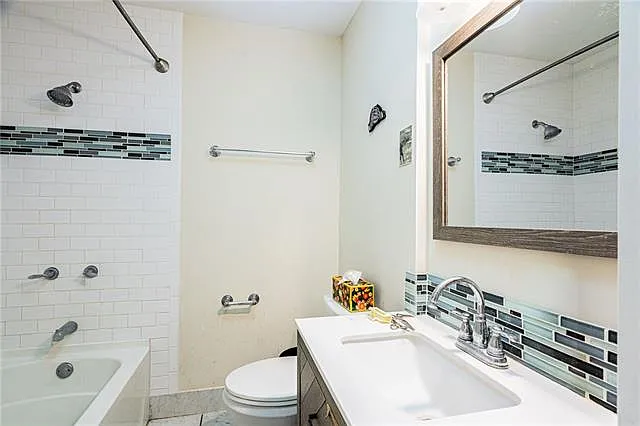 7515 Freret St — Photo 10