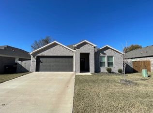 2210 S 10th St, Rogers, AR 72758