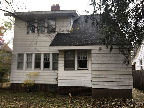 2nd image of 2102 Lincoln Way W