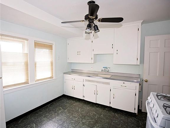 4th image of 14017 Clairview Ave