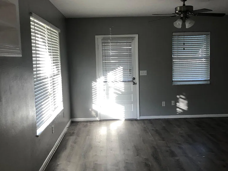 7047 Merrick Ln — Photo 17