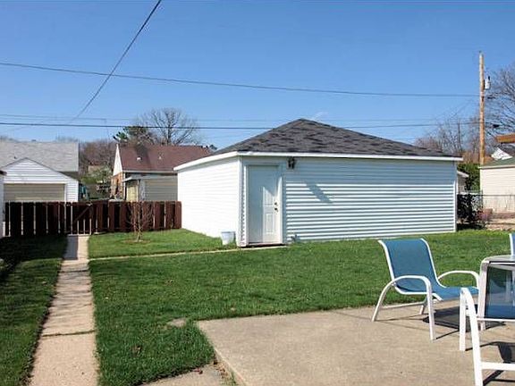 Cute backyard with patio