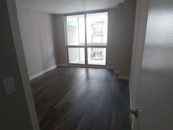 5th image of 11 E Delaware Pl #10CR